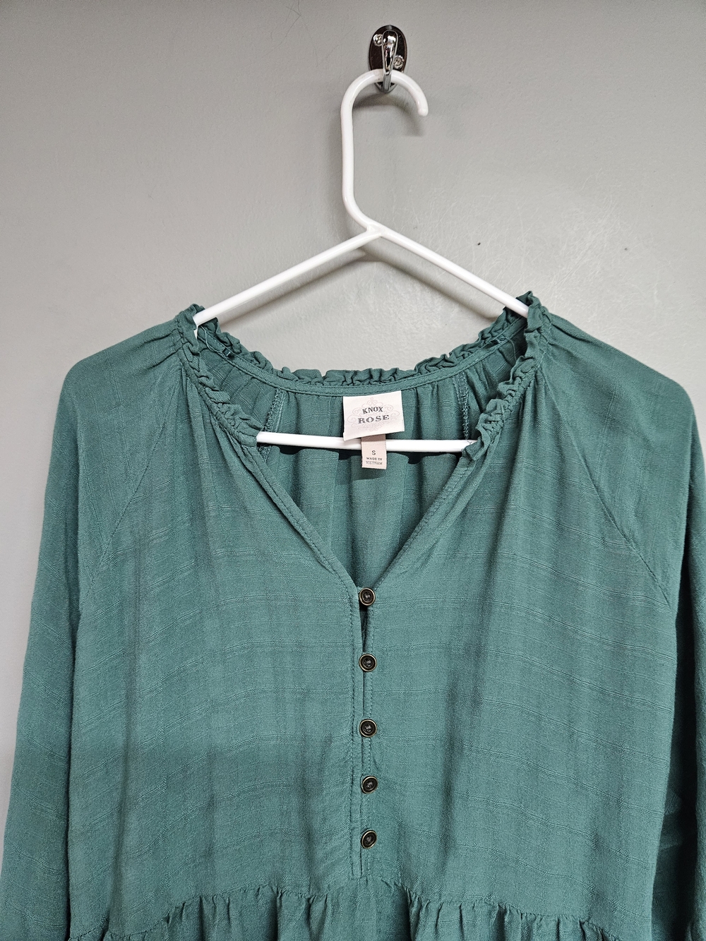 Knox Rose Women's Small Boho Long Sleeve Blouse Button-Front V-neck Green